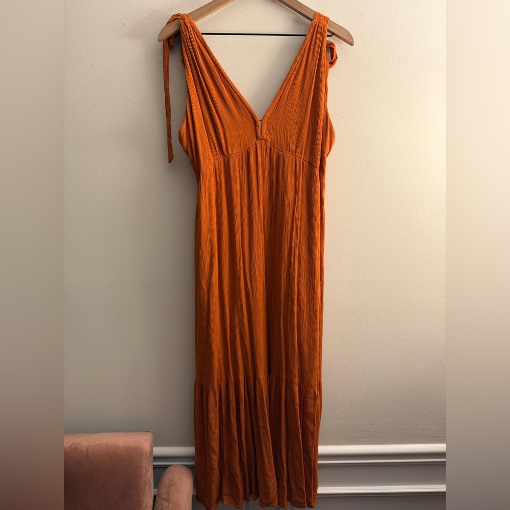 Abercrombie & Fitch Tie-Strap Babydoll midi maxi Dress
Crinkled rusty goddess L